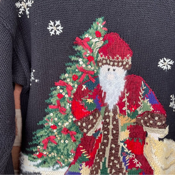 Beautiful festive Santa holiday Christmas sweater   Medium. Excellent quality - Picture 6 of 8